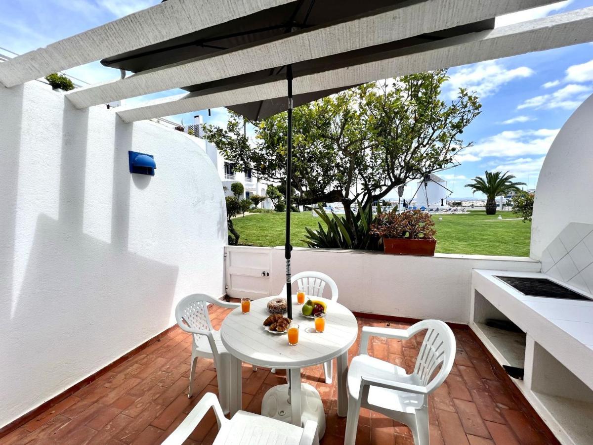 Sunset With Pool By Homing Apartamento